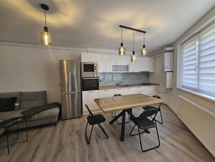 Apartament cu 3 camere decomandat în Exterior Vest