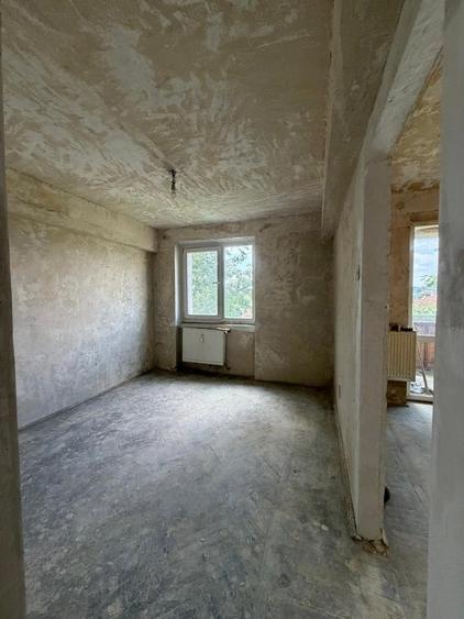 Apartament cu 3 camere semidecomandat în Domenii
