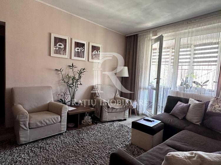 Apartament cu 3 camere semidecomandat, mobilat în Central