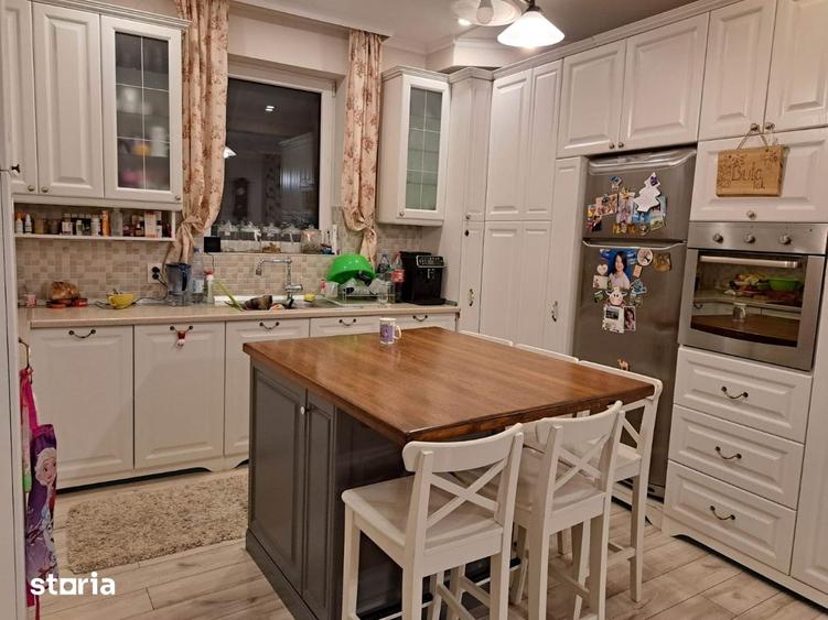 Casă cu 7 camere cu Teren 400 Mp în Semicentral