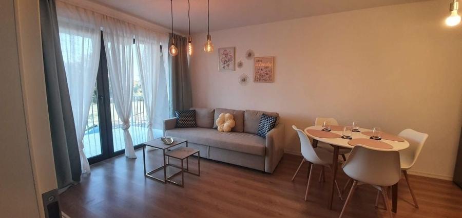 Apartament cu 3 camere decomandat în Exterior Vest