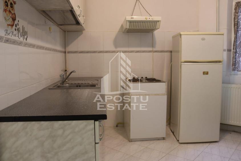 Apartament cu 3 camere decomandat, mobilat în Micălaca
