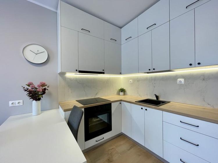 Apartament cu 2 camere semidecomandat, mobilat în Florești