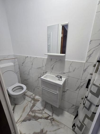 Casă individuală cu 10 camere cu Canalizare în Spitalul Județean
