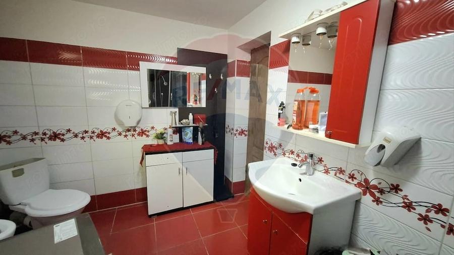 Casă cu 5 camere cu Teren 20 Mp în Central