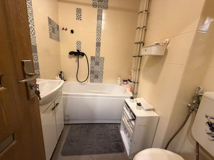 Apartament cu 2 camere decomandat în Titan