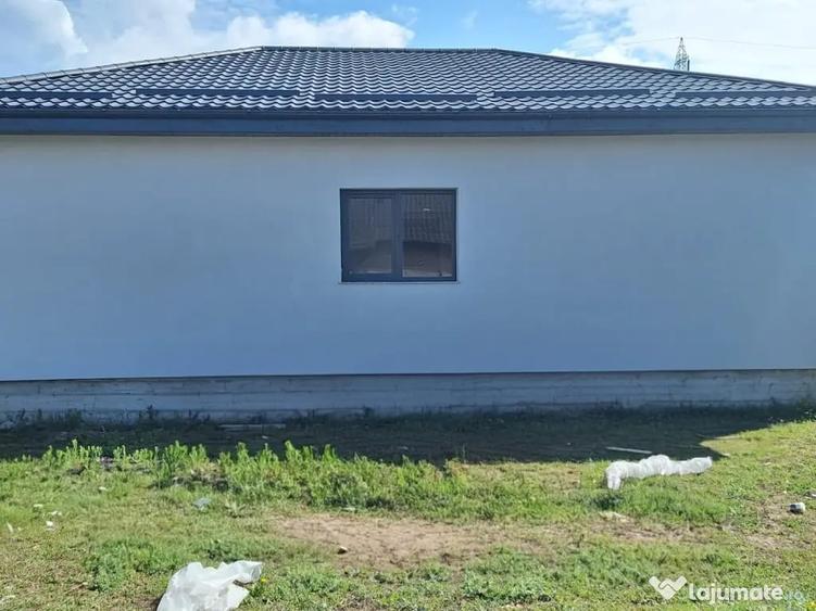 Casă cu 5 camere în Albești