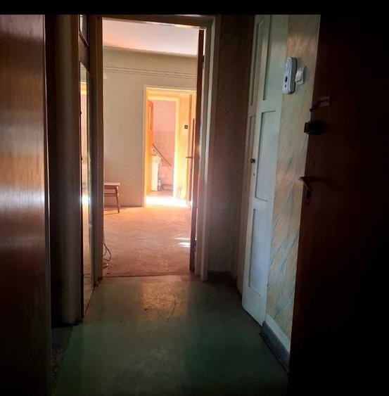 Apartament cu 3 camere semidecomandat în Tomis II