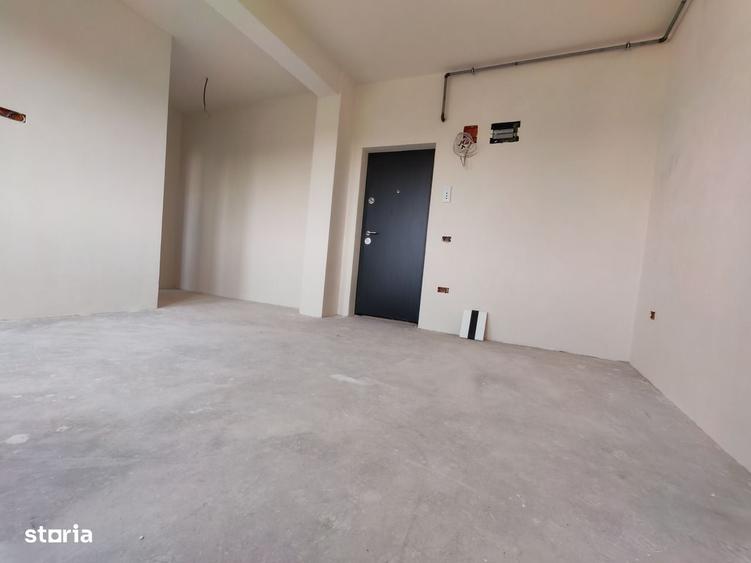 Apartament cu 2 camere semidecomandat în Lazu