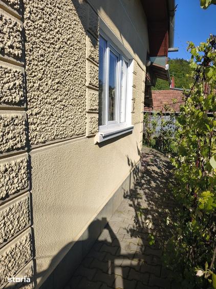 Casă cu 4 camere cu Teren 1000 Mp în Ceuaș