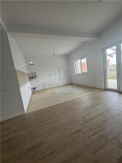Duplex cu 3 camere cu Canalizare în Moșnița Nouă