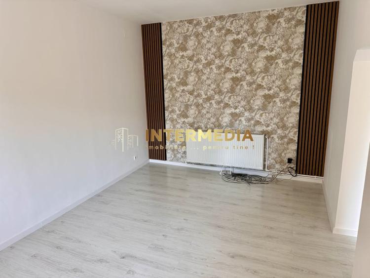 Casă individuală cu 7 camere cu Canalizare în Central