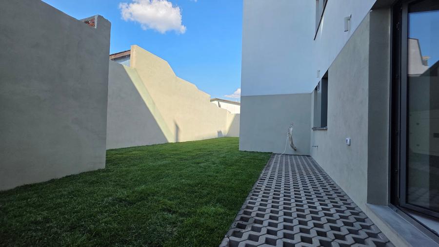 Apartament cu 4 camere semidecomandat în Timpuri Noi