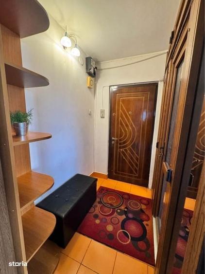 Apartament cu 3 camere în Craiovița Nouă