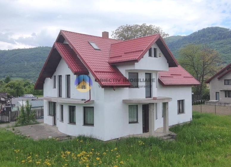 Casă cu 4 camere cu Teren 808 Mp în Tarcău
