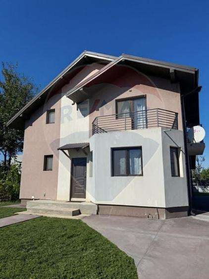Casă individuală cu 5 camere cu Teren 481 Mp în Domnești
