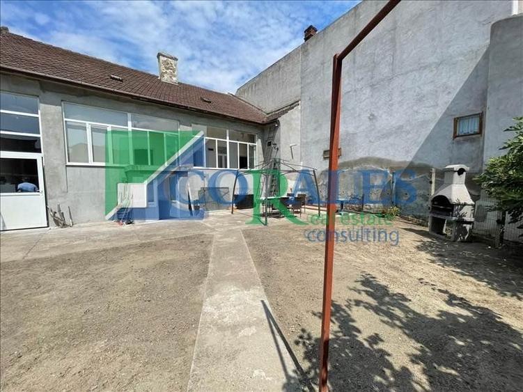 Casă individuală cu 3 camere cu Canalizare în Central