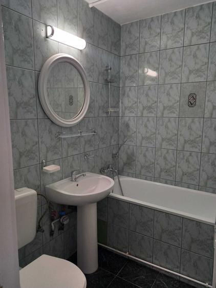 Apartament cu 3 camere semidecomandat, mobilat în Tipografilor