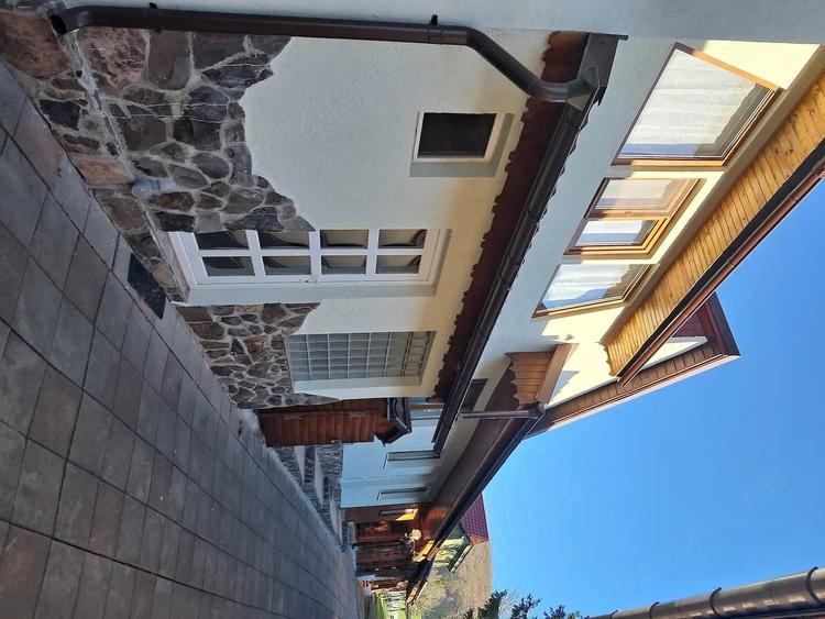 Casă cu Teren 4470 Mp în Vâlcele