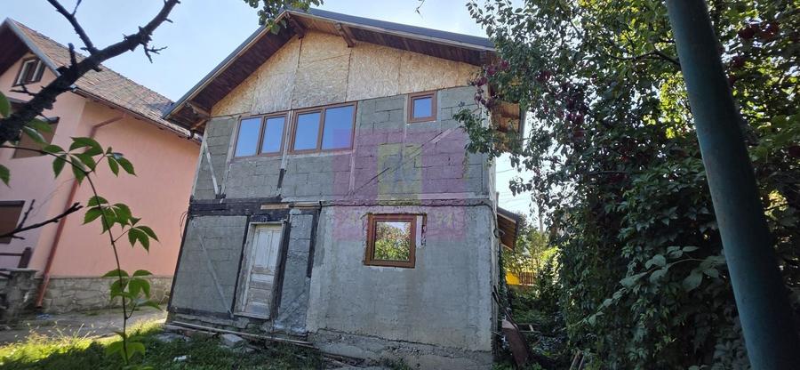 Casă individuală cu 4 camere cu Canalizare în Hidrojet