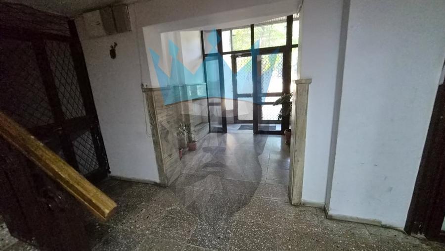 Apartament cu 3 camere decomandat, mobilat în P-ța Unirii