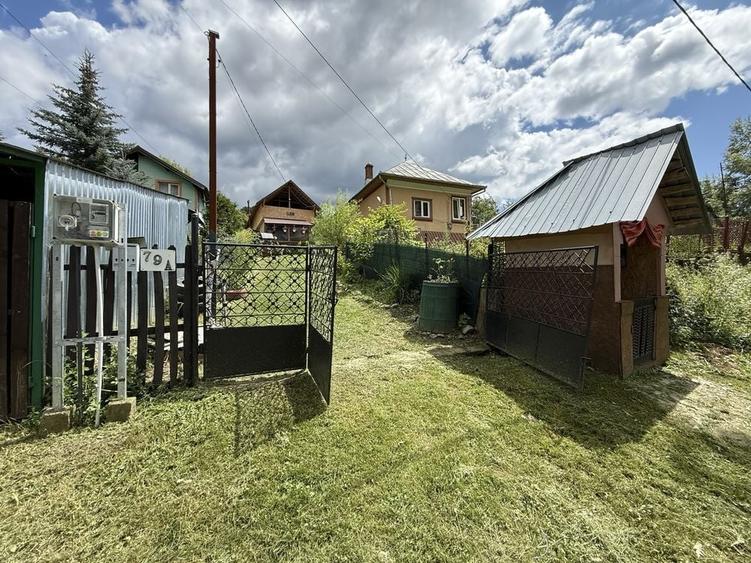 Casă cu 4 camere în Corbi
