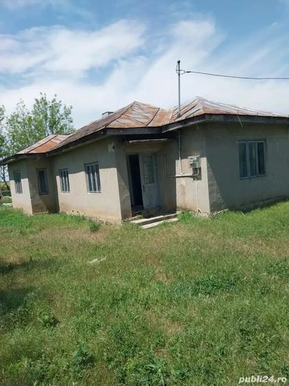 Casă cu 3 camere cu Teren 2500 Mp în Moșești