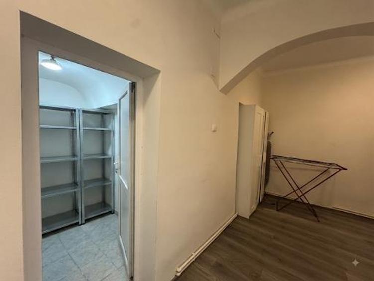 Apartament cu 3 camere decomandat, mobilat în Aeroport