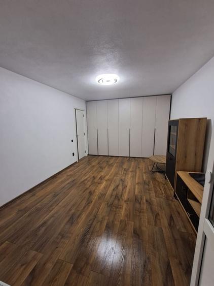 Apartament cu 3 camere decomandat în Vest