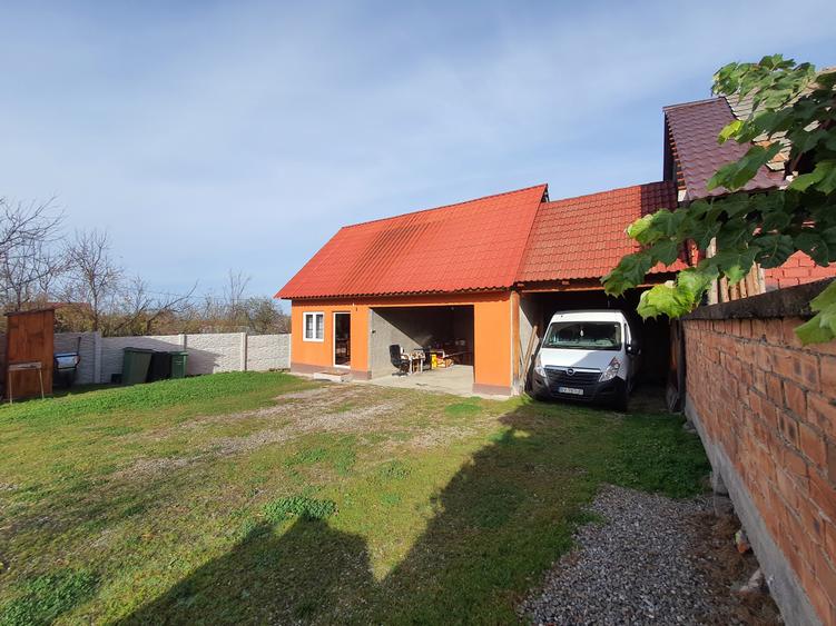 Casă individuală cu 4 camere cu Garaj în Teliu