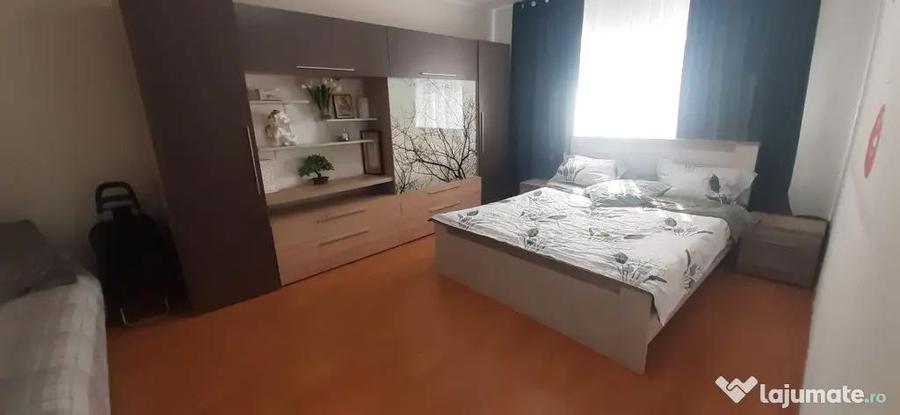 Apartament cu 2 camere decomandat în Republicii