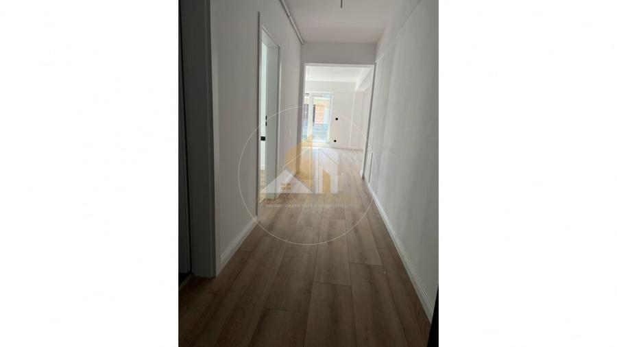 Apartament cu 3 camere decomandat în Sud-Vest