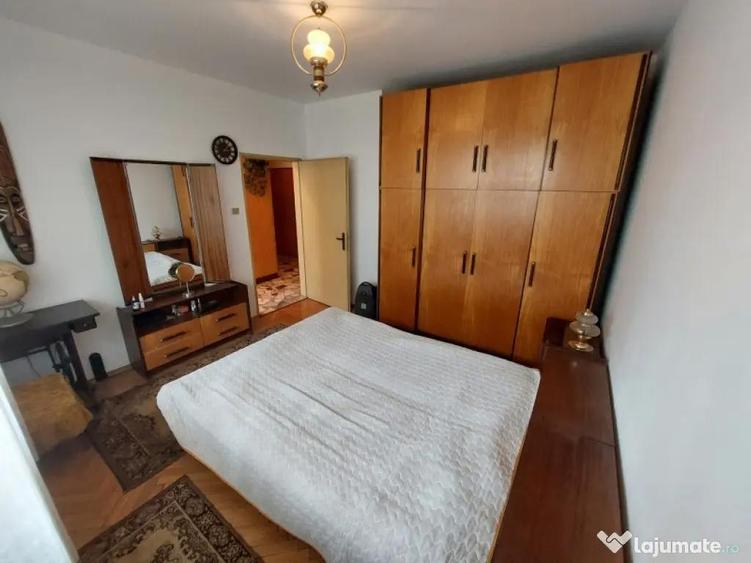 Apartament cu 2 camere decomandat în Badea Cârțan