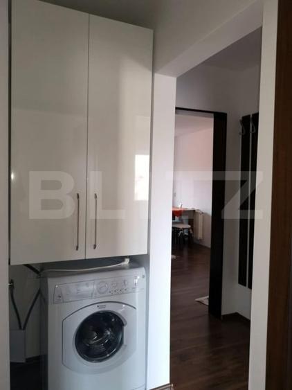 Apartament cu 3 camere semidecomandat, mobilat în Între Lacuri