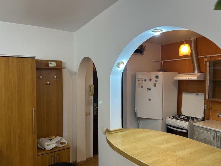 Apartament cu 2 camere decomandat în Exterior Vest