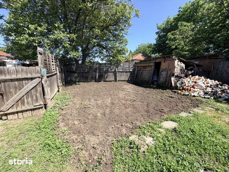 Casă cu 6 camere cu Teren 3000 Mp în Cârcea