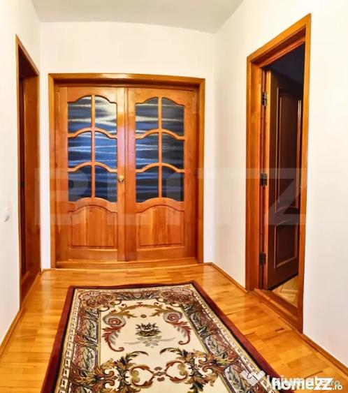 Casă cu 7 camere cu Teren 1178 Mp în Central