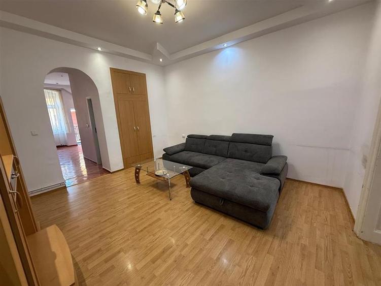 Apartament cu 2 camere nedecomandat în Central