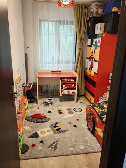 Apartament cu 3 camere semidecomandat, mobilat în Podul de Piatră — fotografia 3