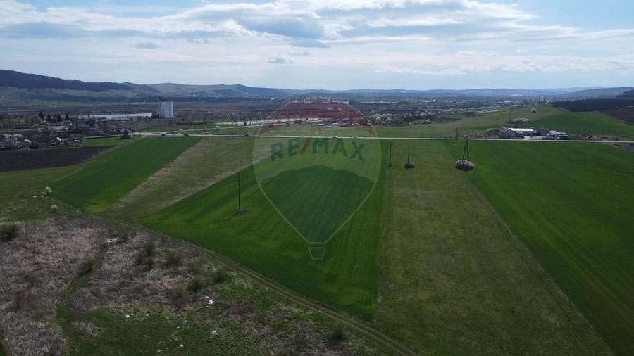 Teren Construcții extravilan de 8600 mp, în Luna de Jos