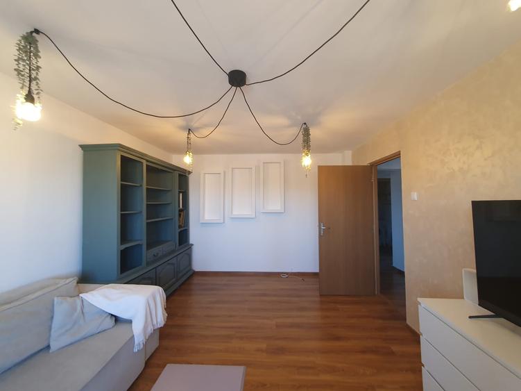 Apartament cu 3 camere decomandat în Lipovei