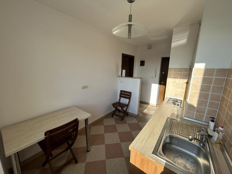 Apartament cu 2 camere decomandat în Complex Studențesc