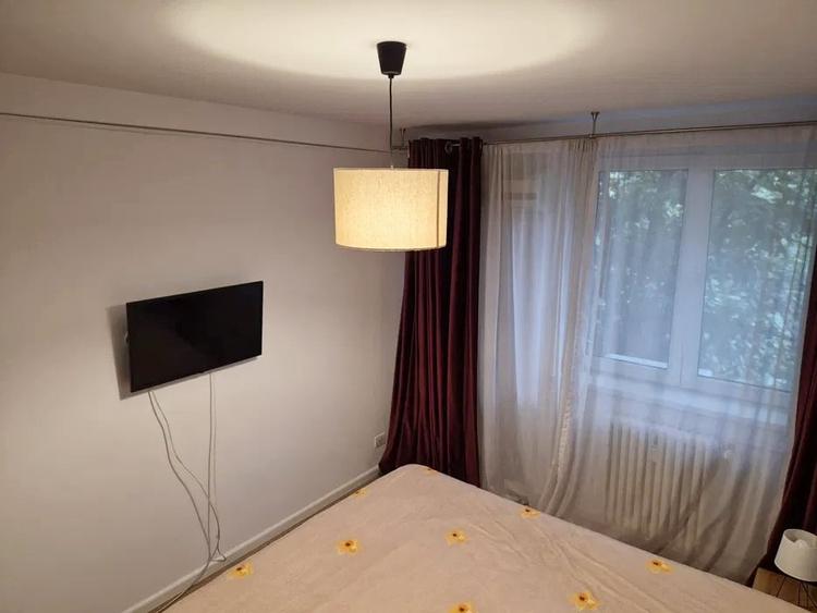 Apartament cu 3 camere semidecomandat în Baba Novac