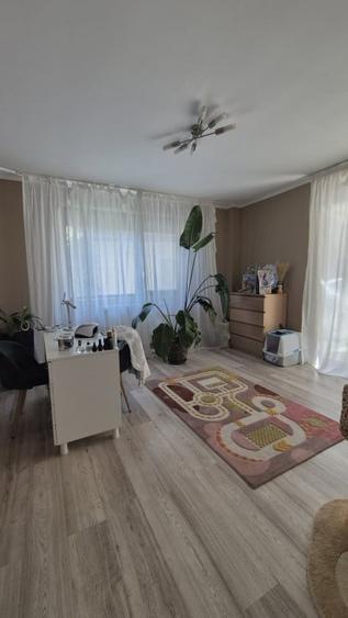 Apartament cu 3 camere decomandat, mobilat în Central