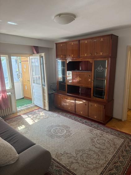 Ofer spre inchiriere apartament 3 camere - 1