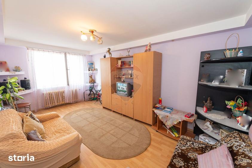 Apartament cu 3 camere decomandat în Sălăjan