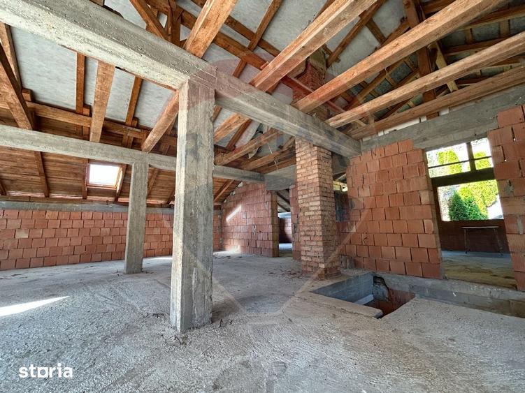 Spațiu comercial, de 1,000 mp, în Firiza