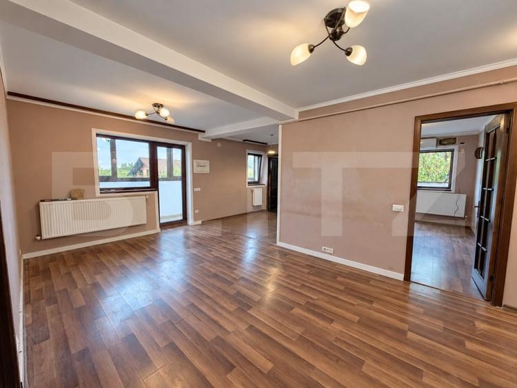 Apartament cu 3 camere semidecomandat în Bucium