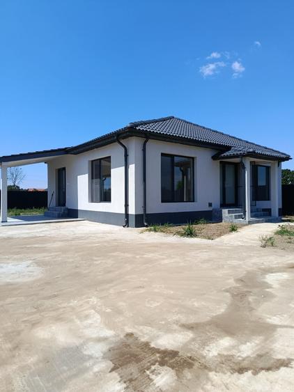 Casă cu 2 camere în Drăguțești