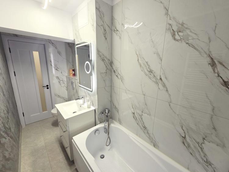 Apartament cu 2 camere decomandat în